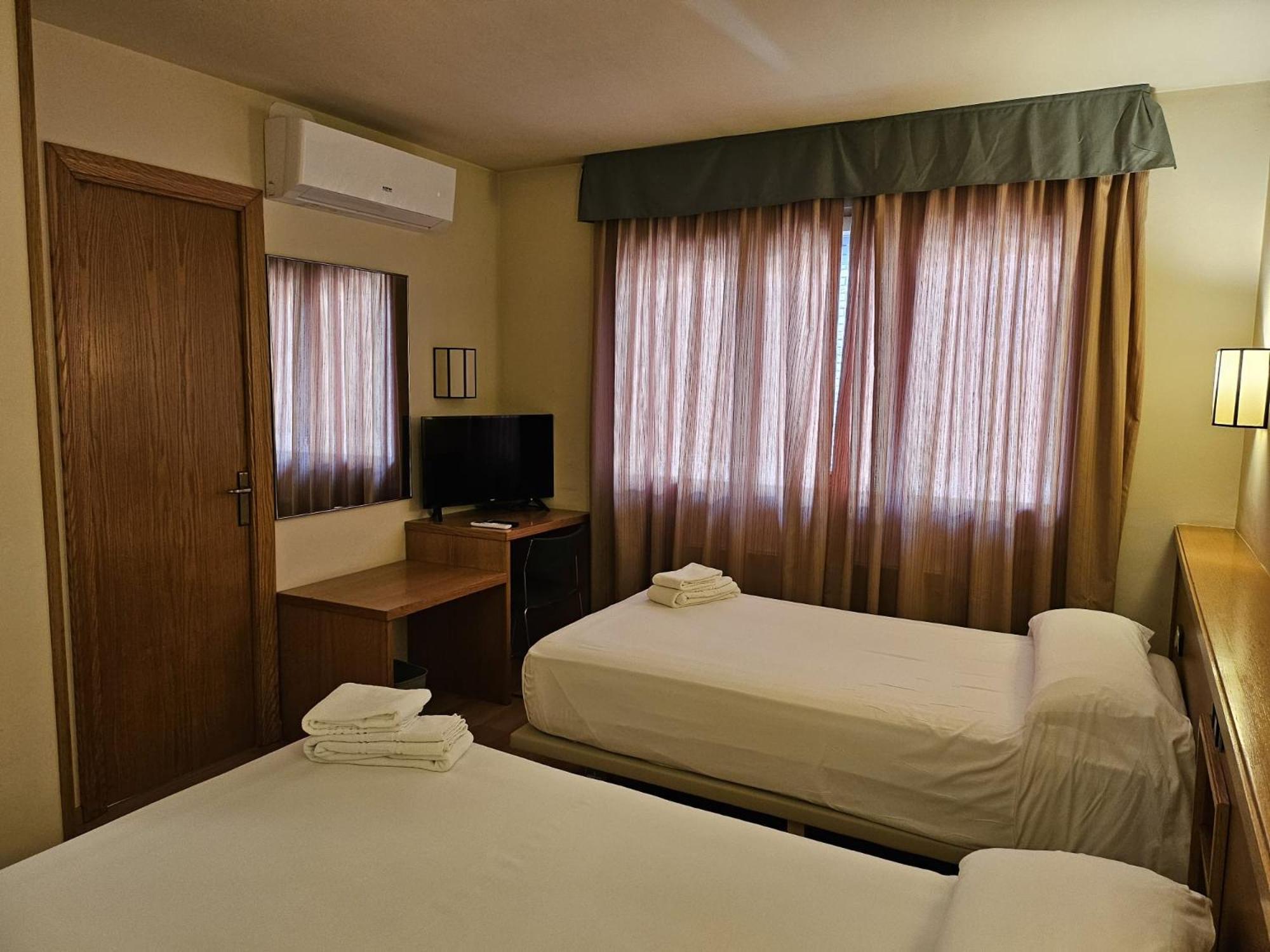 Hotel Estel Berga Ngoại thất bức ảnh